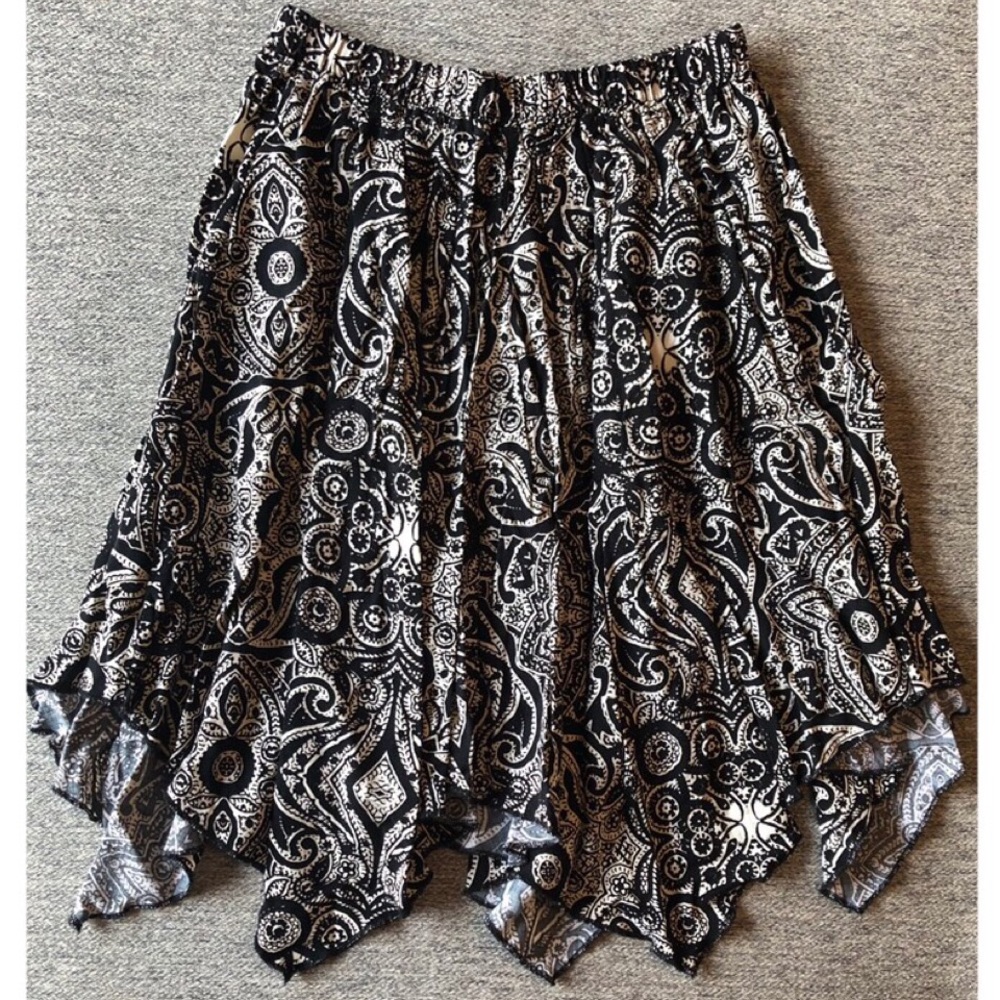Abercrombie & Fitch Skirt Handkerchief BW Paisley
